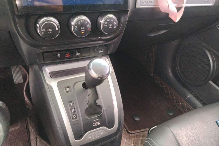 Used Jeep Compass 2014 Revised Version 2.4L Four-Wheel Drive Comfort Edition Gear Lever