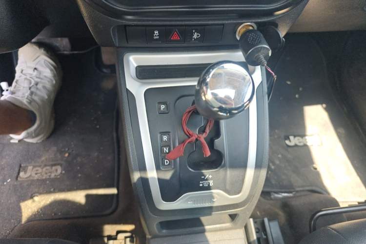 Used Jeep Compass 2014 Revised Version 2.4L Four-Wheel Drive Comfort Edition Gear Lever