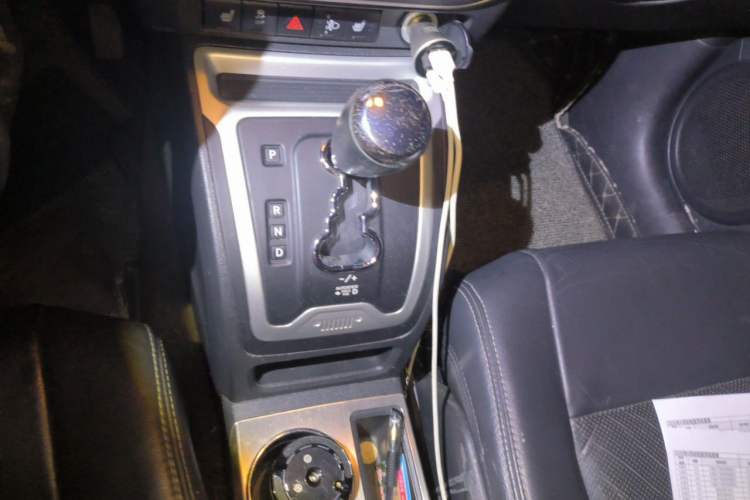 Used Jeep Compass 2014 2.0L two-wheel drive luxury version Gear Lever