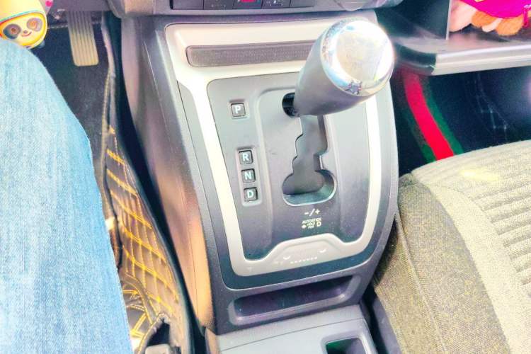 Used Jeep Compass 2014 2.4L four-wheel drive sport version Gear Lever