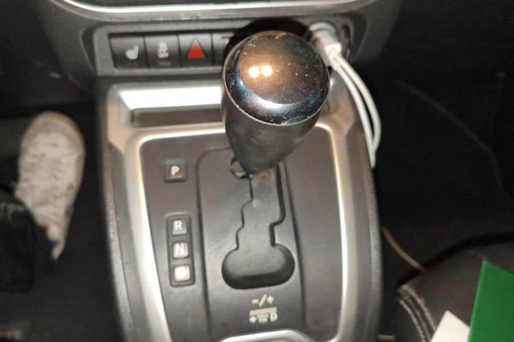 Used Jeep Compass 2014 2.0L two-wheel drive luxury version Gear Lever