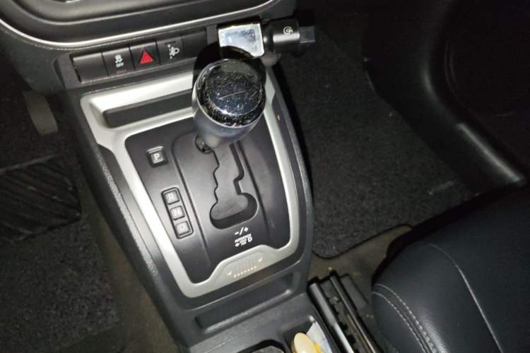 Used Jeep Compass 2014 Revised Version 2.4L Four-Wheel Drive Comfort Edition Gear Lever
