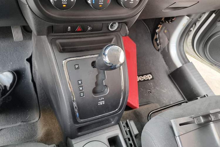 Used Jeep Compass 2014 Revised Version 2.0L Two-Wheel Drive Entry-Level Edition Gear Lever