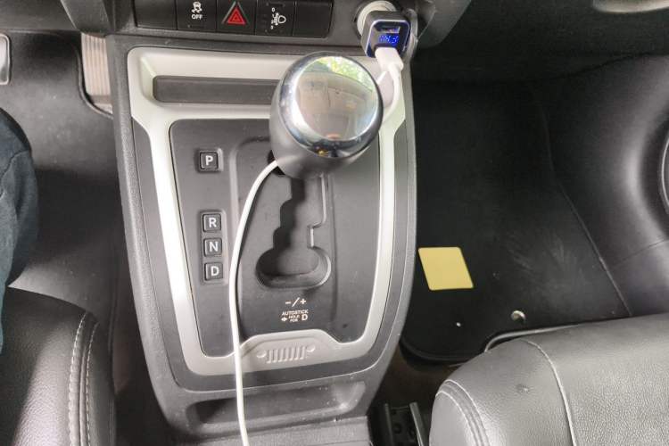 Used Jeep Compass 2014 Revised Version 2.4L Four-Wheel Drive Comfort Edition Gear Lever