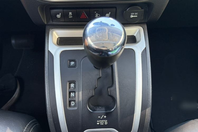 Used Jeep Compass 2014 Revised Version 2.4L Four-Wheel Drive Luxury Edition Gear Lever