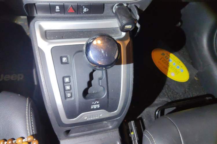 Used Jeep Compass 2014 Revised Version 2.4L Four-Wheel Drive Comfort Edition Gear Lever