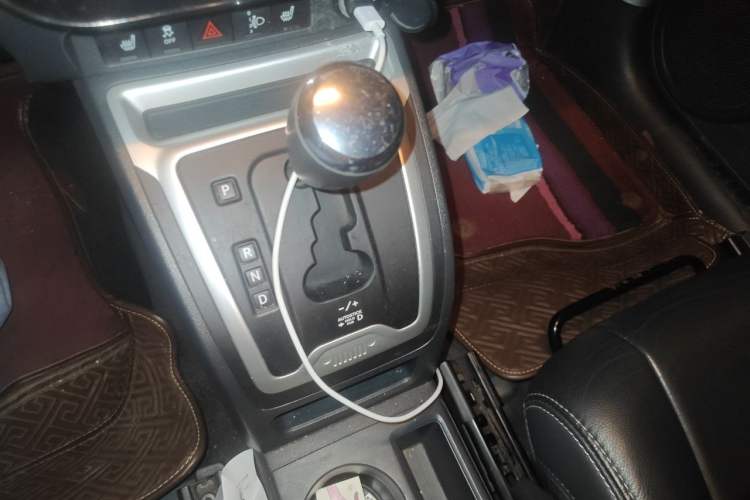 Used Jeep Compass 2014 2.0L two-wheel drive luxury version Gear Lever