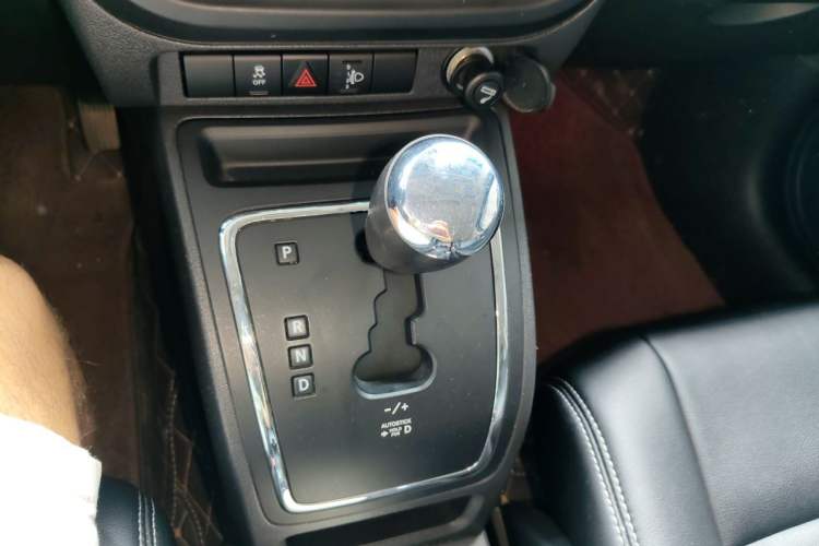 Used Jeep Compass 2014 2.0L two-wheel drive sport version Gear Lever