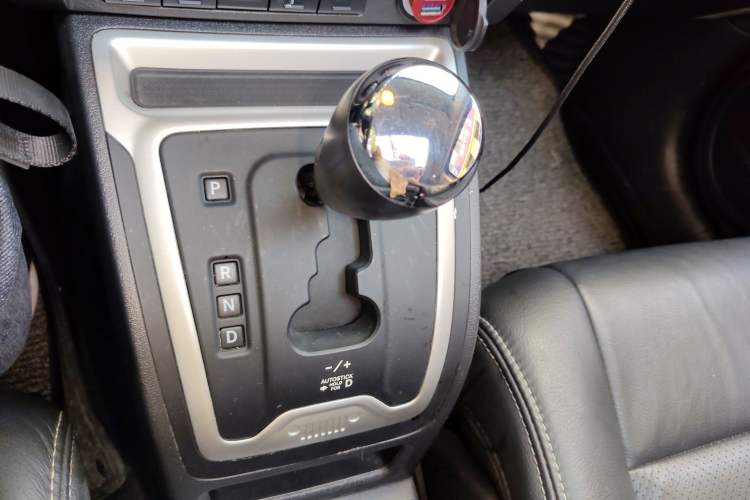 Used Jeep Compass 2014 2.4L four-wheel drive luxury version Gear Lever