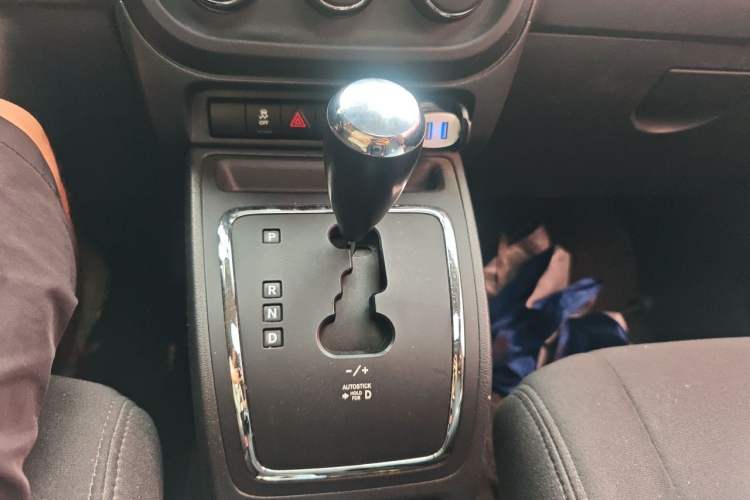 Used Jeep Compass 2014 2.0L two-wheel drive sport version Gear Lever