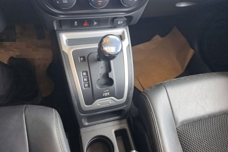 Used Jeep Compass 2014 Revised Version 2.4L Four-Wheel Drive Comfort Edition Gear Lever