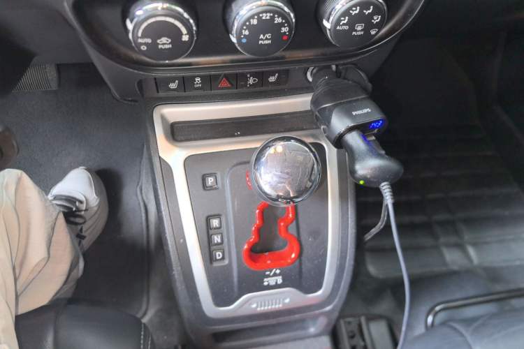 Used Jeep Compass 2014 2.0L two-wheel drive luxury version Gear Lever