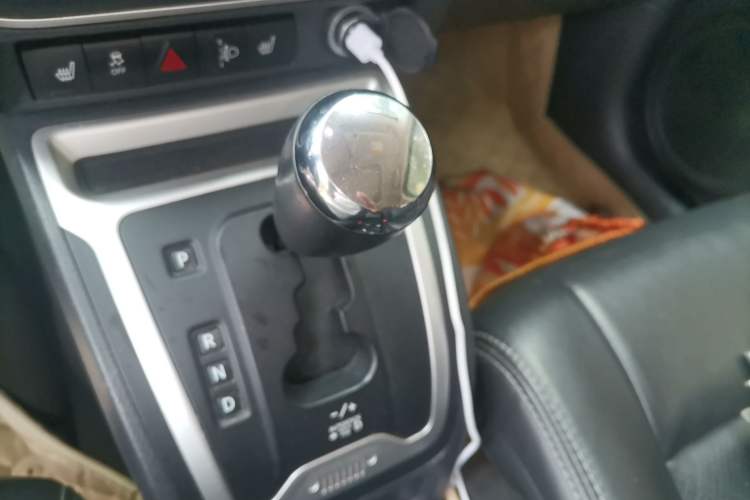 Used Jeep Compass 2014 2.4L four-wheel drive luxury version Gear Lever