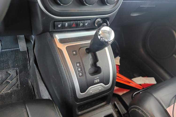Used Jeep Compass 2014 2.0L two-wheel drive luxury version Gear Lever