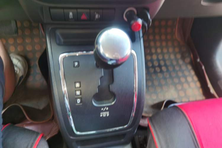 Used Jeep Compass 2014 2.4L four-wheel drive sport version Gear Lever