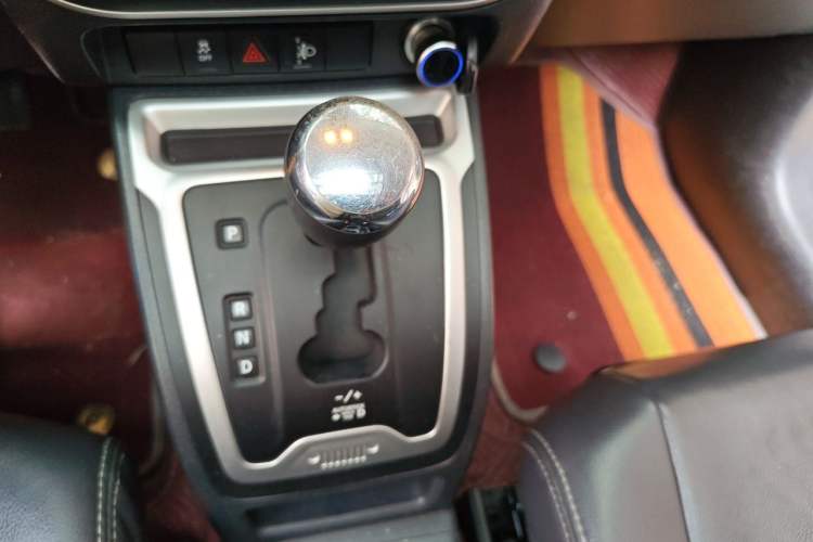 Used Jeep Compass 2014 Revised Version 2.4L Four-Wheel Drive Comfort Edition Gear Lever