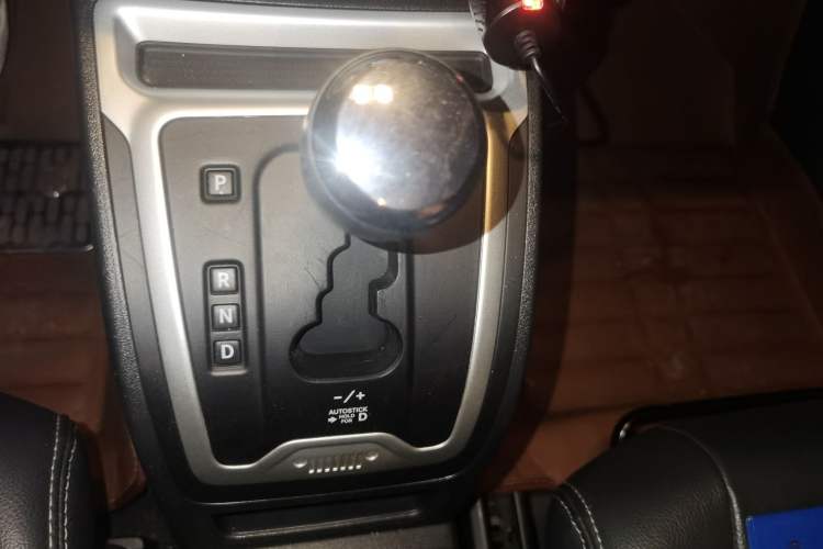 Used Jeep Compass 2014 Revised Version 2.4L Four-Wheel Drive Comfort Edition Gear Lever