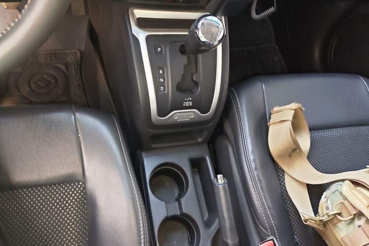 Used Jeep Compass 2014 2.0L two-wheel drive urban version Gear Lever