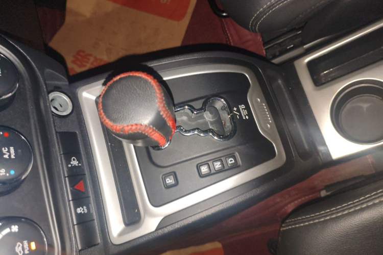 Used Jeep Compass 2014 Revised Version 2.4L Four-Wheel Drive Comfort Edition Gear Lever