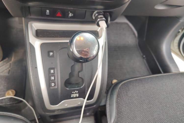 Used Jeep Compass 2014 2.4L four-wheel drive sport version Gear Lever