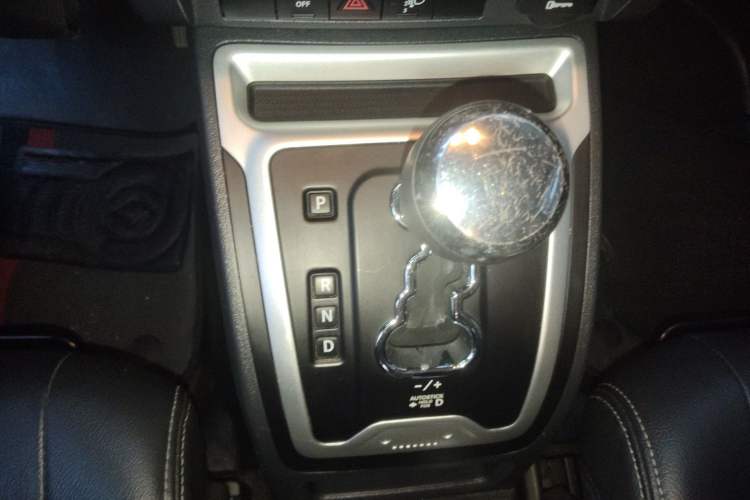 Used Jeep Compass 2014 Revised Version 2.4L Four-Wheel Drive Comfort Edition Gear Lever