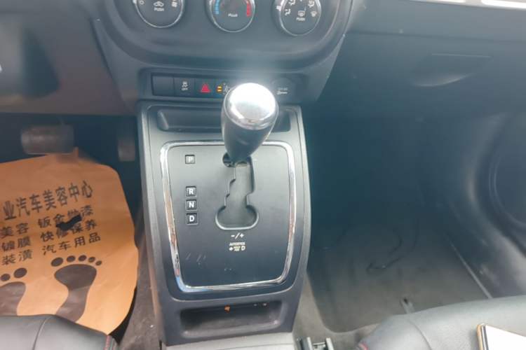 Used Jeep Compass 2014 Revised Version 2.0L Two-Wheel Drive Entry-Level Edition Gear Lever