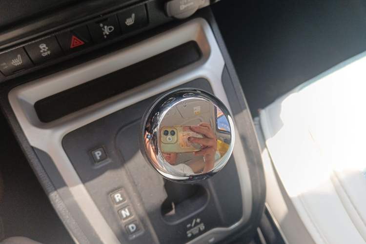 Used Jeep Compass 2014 Revised Version 2.4L Four-Wheel Drive Luxury Edition Gear Lever