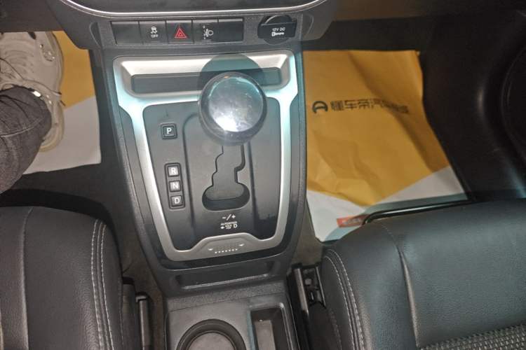 Used Jeep Compass 2014 Revised Version 2.4L Four-Wheel Drive Comfort Edition Gear Lever