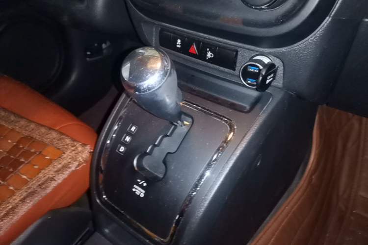 Used Jeep Compass 2014 2.0L two-wheel drive urban version Gear Lever