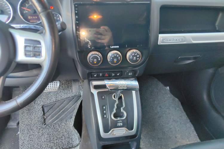 Used Jeep Compass 2014 Revised Version 2.0L Two-Wheel Drive Elite Edition Gear Lever