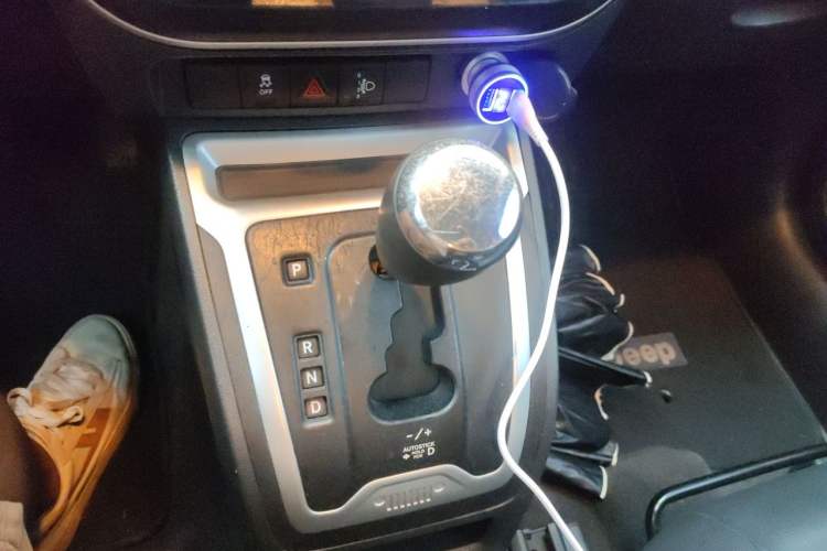 Used Jeep Compass 2014 Revised Version 2.4L Four-Wheel Drive Comfort Edition Gear Lever