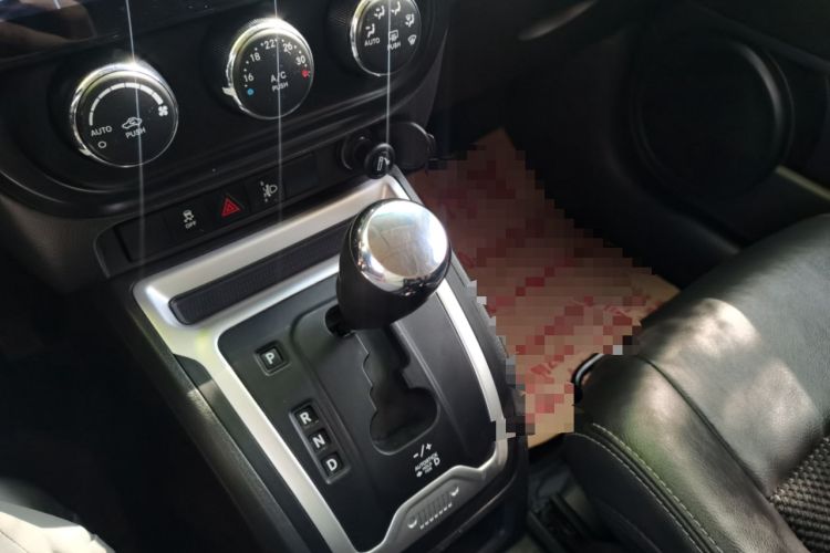 Used Jeep Compass 2014 Revised Version 2.4L Four-Wheel Drive Comfort Edition Gear Lever