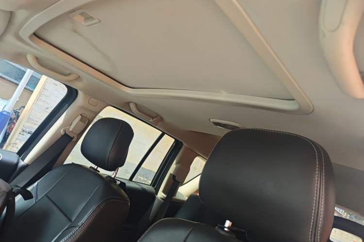 Used Jeep Compass 2014 2.0L two-wheel drive luxury version Headliner