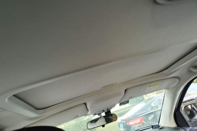 Used Jeep Compass 2014 2.0L two-wheel drive sport version Headliner