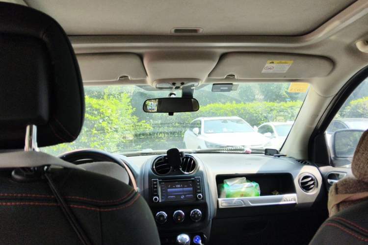 Used Jeep Compass 2014 2.0L two-wheel drive sport version Headliner