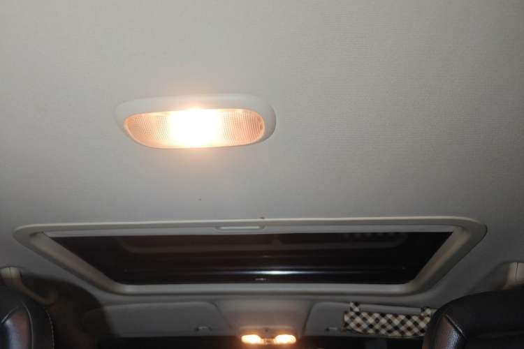 Used Jeep Compass 2014 2.0L two-wheel drive luxury version Headliner