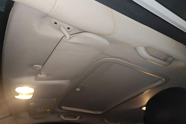 Used Jeep Compass 2014 2.0L two-wheel drive sport version Headliner