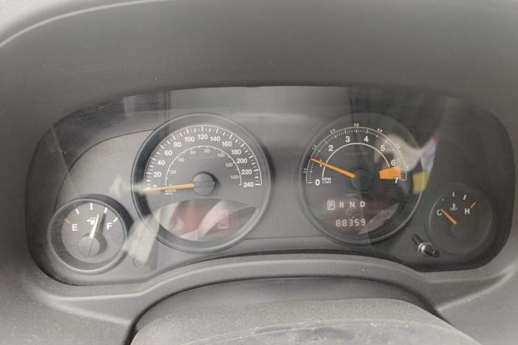 Used Jeep Compass 2014 2.4L four-wheel drive sport version Instrument Cluster
