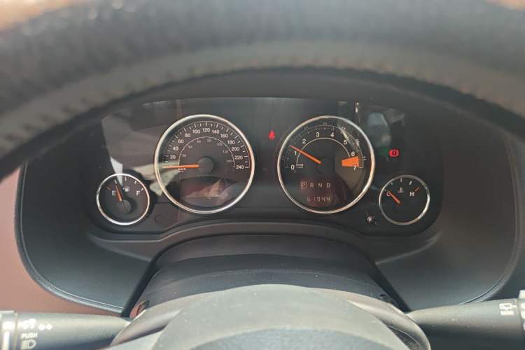 Used Jeep Compass 2014 2.0L two-wheel drive luxury version Instrument Cluster