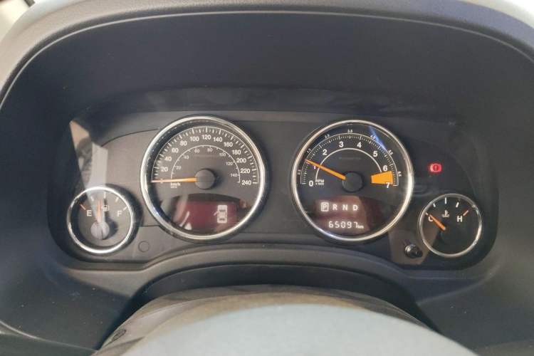 Used Jeep Compass 2014 2.4L four-wheel drive sport version Instrument Cluster