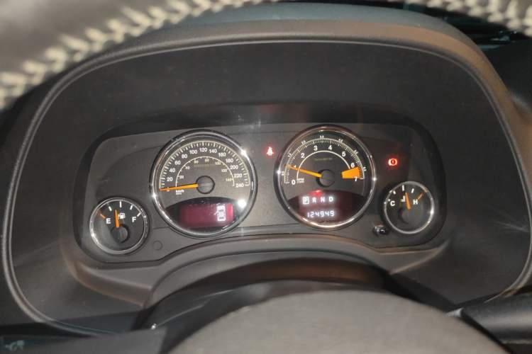 Used Jeep Compass 2014 2.4L four-wheel drive luxury version Instrument Cluster