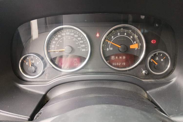 Used Jeep Compass 2014 2.0L two-wheel drive luxury version Instrument Cluster