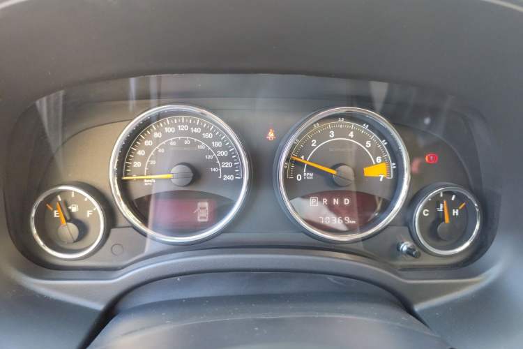 Used Jeep Compass 2014 2.4L four-wheel drive luxury version Instrument Cluster