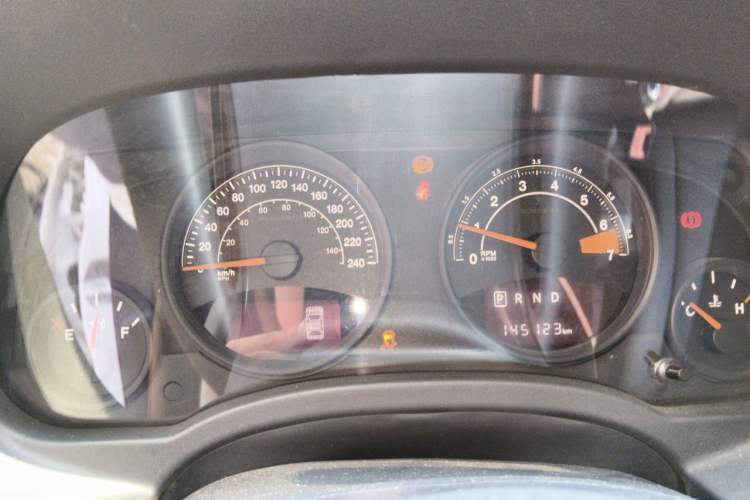 Used Jeep Compass 2014 2.0L two-wheel drive sport version Instrument Cluster