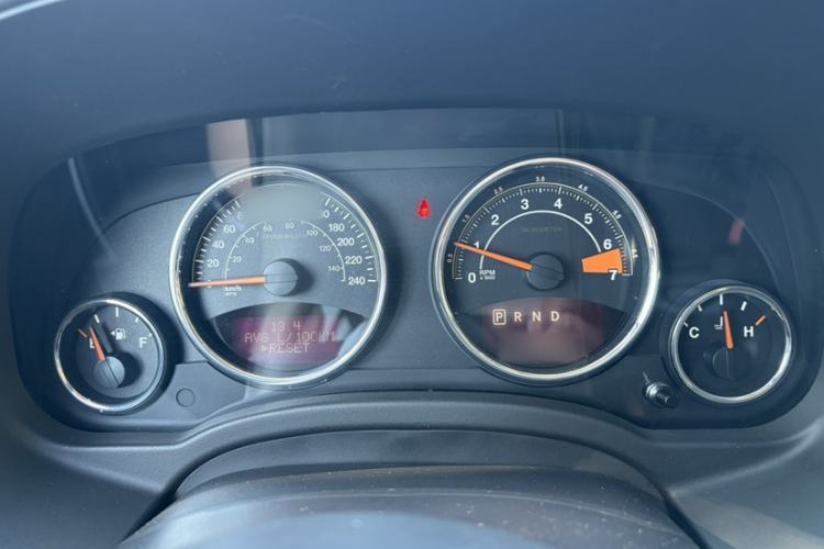 Used Jeep Compass 2014 Revised Version 2.4L Four-Wheel Drive Luxury Edition Instrument Cluster