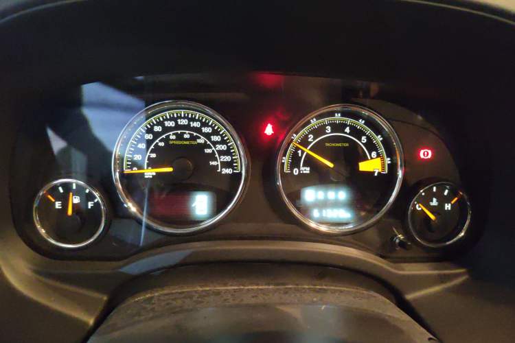 Used Jeep Compass 2014 Revised Version 2.4L Four-Wheel Drive Comfort Edition Instrument Cluster