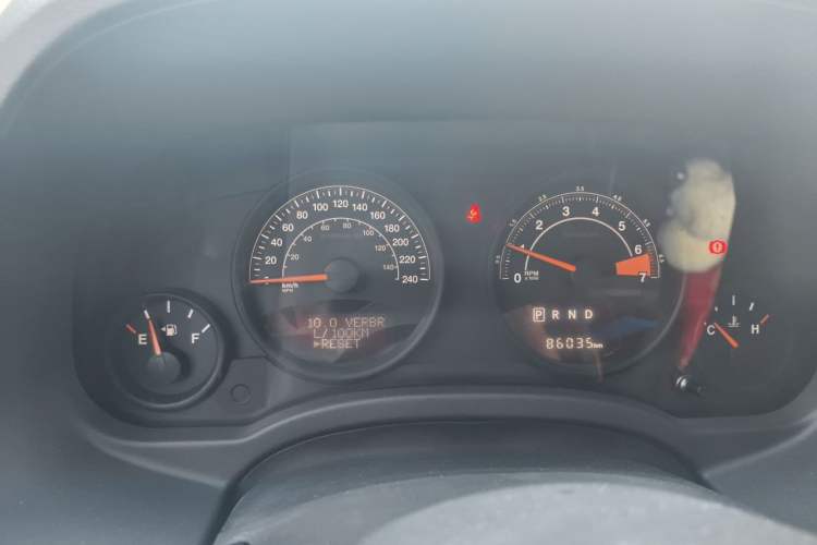 Used Jeep Compass 2014 2.0L two-wheel drive sport version Instrument Cluster
