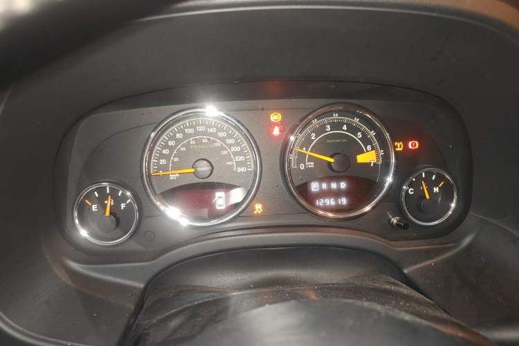 Used Jeep Compass 2014 2.0L two-wheel drive luxury version Instrument Cluster