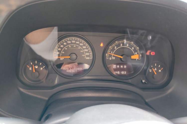 Used Jeep Compass 2014 2.0L two-wheel drive sport version Instrument Cluster