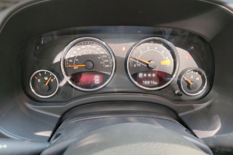 Used Jeep Compass 2014 2.4L four-wheel drive luxury version Instrument Cluster